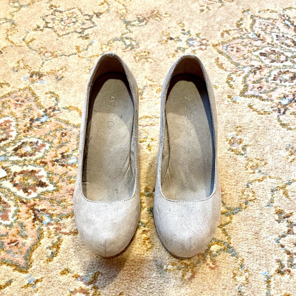 Size 5 Aldo Cream Suede Wedge
